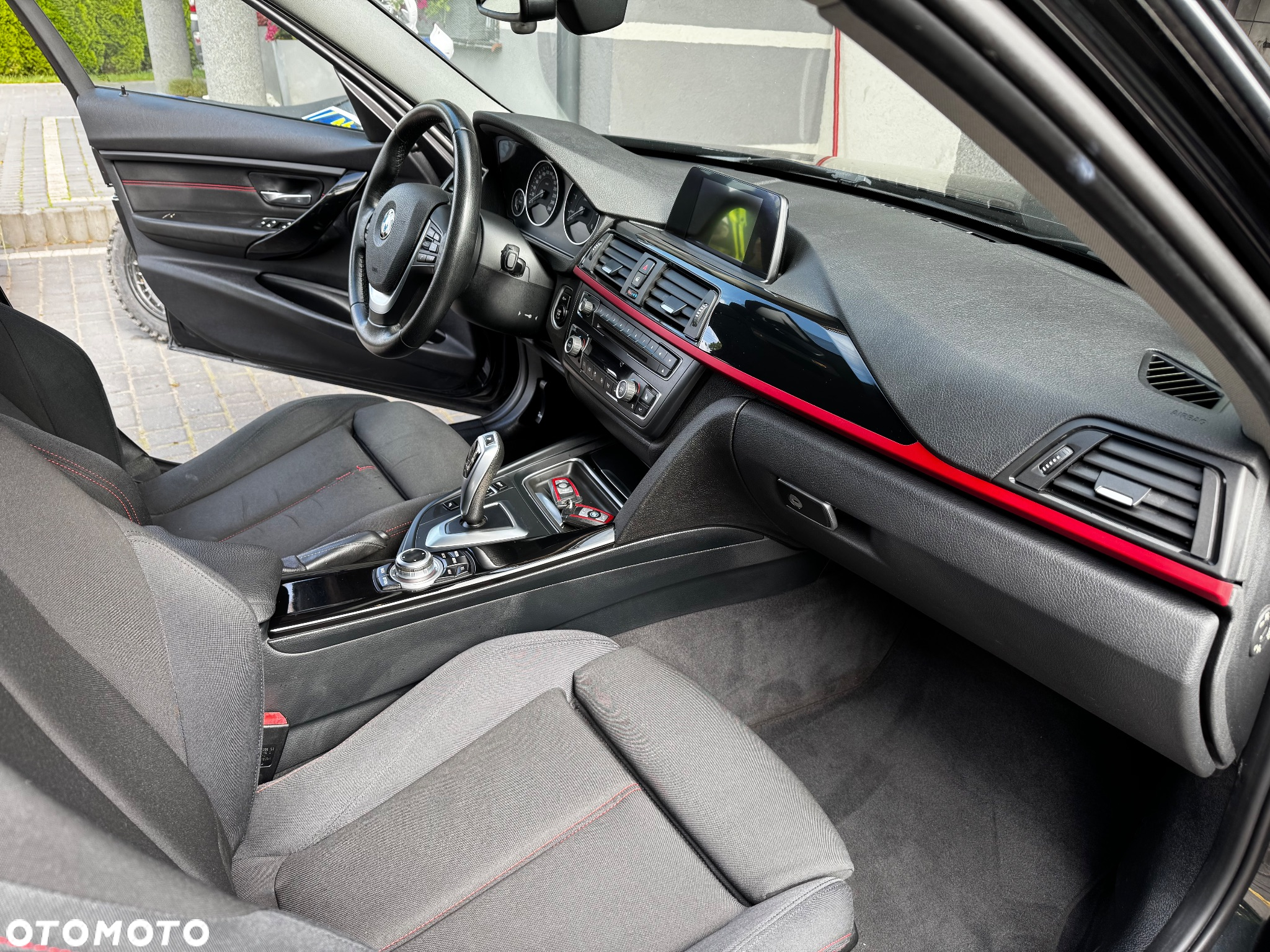 BMW Seria 3 318d Sport Line - 36