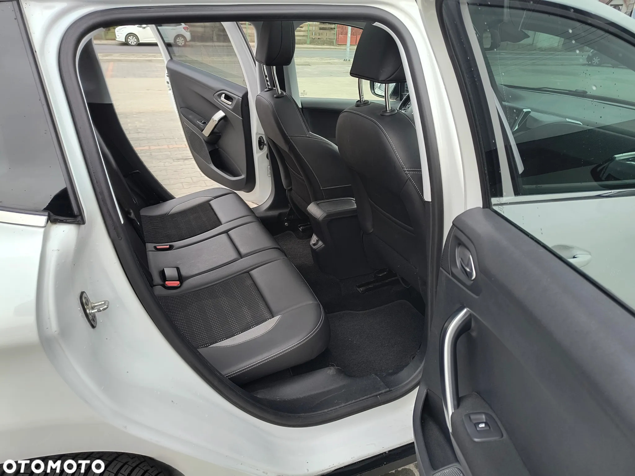 Peugeot 2008 BlueHDi FAP 120 STOP & START Business-Line - 13