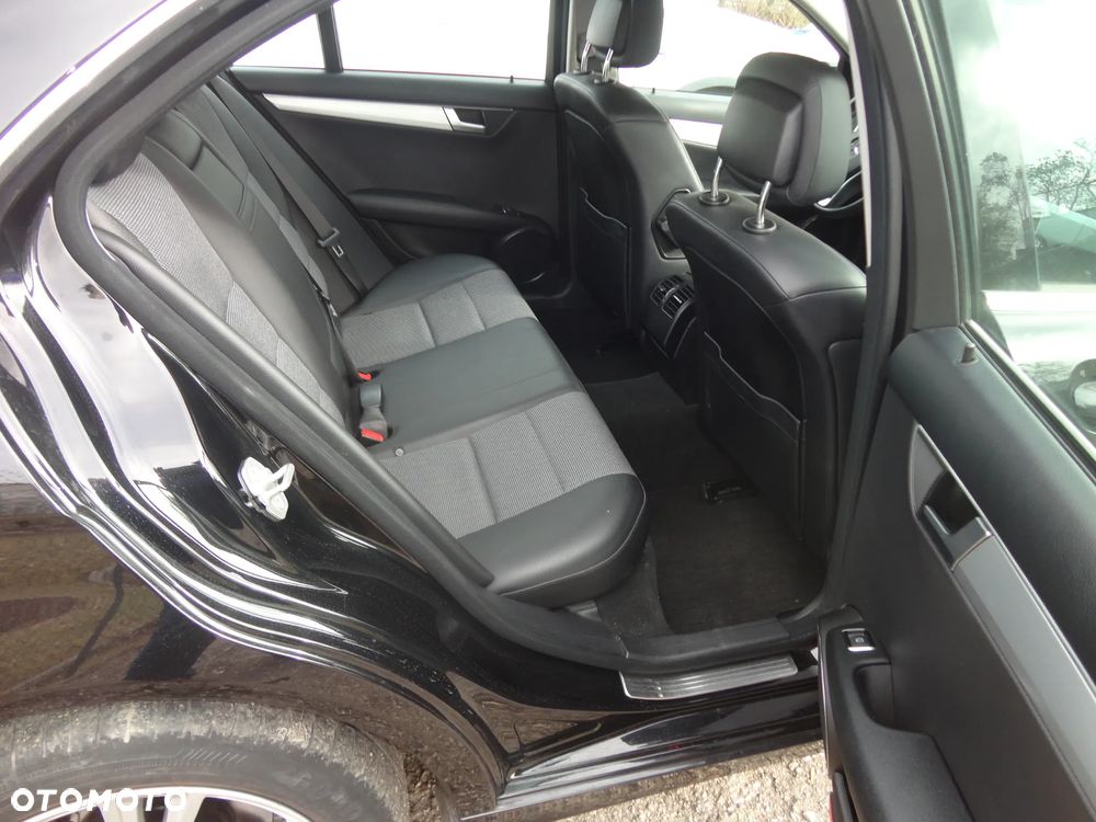 Mercedes-Benz Klasa C 180 BlueEFFICIENCY Avantgarde - 21