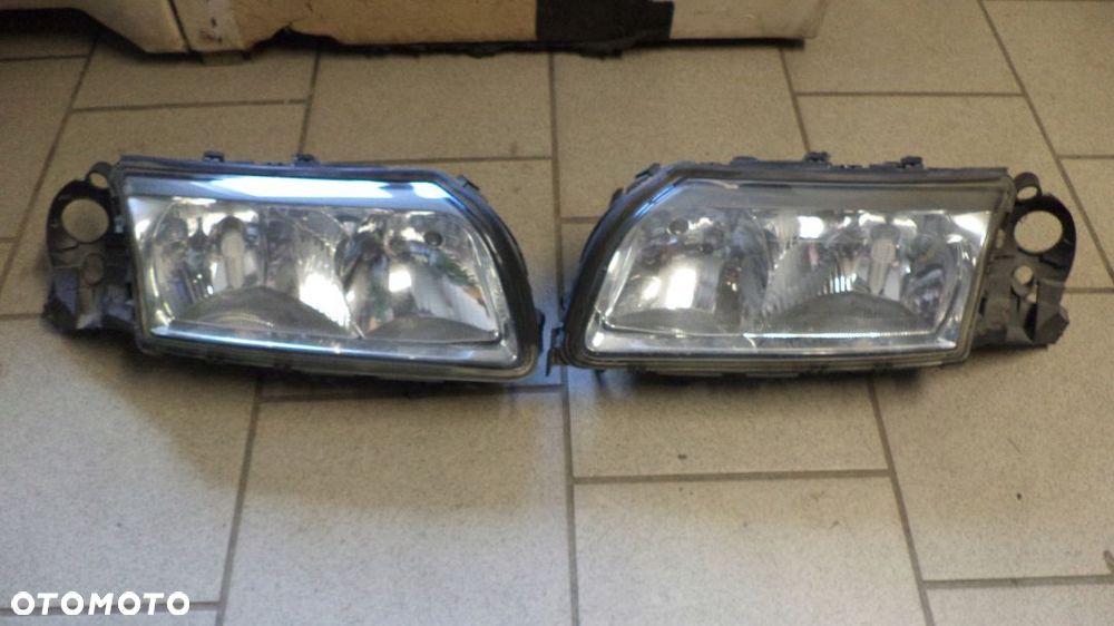 Lampa lewy prawy przód VOLVO 89002809 04HCR7177 - 7