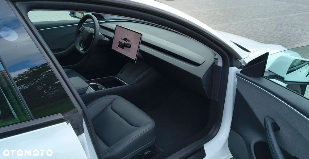 Tesla Model 3 - 11