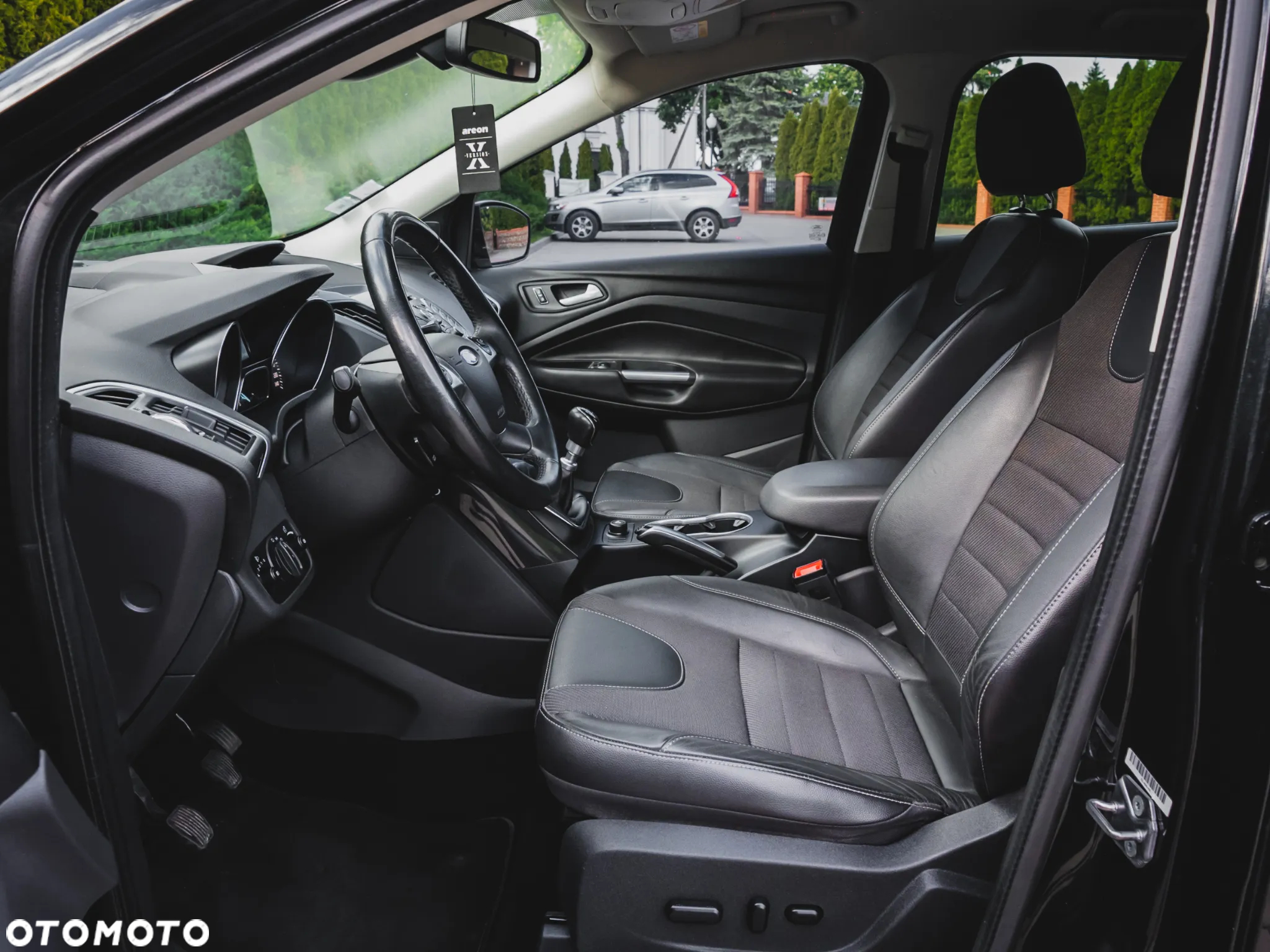 Ford Kuga 2.0 TDCi 2x4 Business Edition - 21