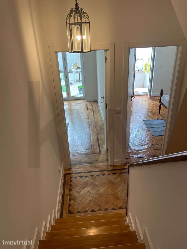 T2 COM JARDIM- REMODELAÇÃO RECENTE E MOBILADO - Grande imagem: 2/17