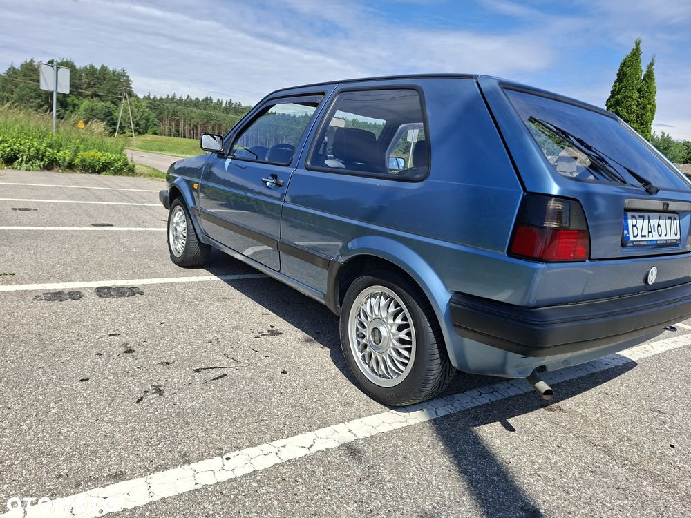 Volkswagen Golf - 2