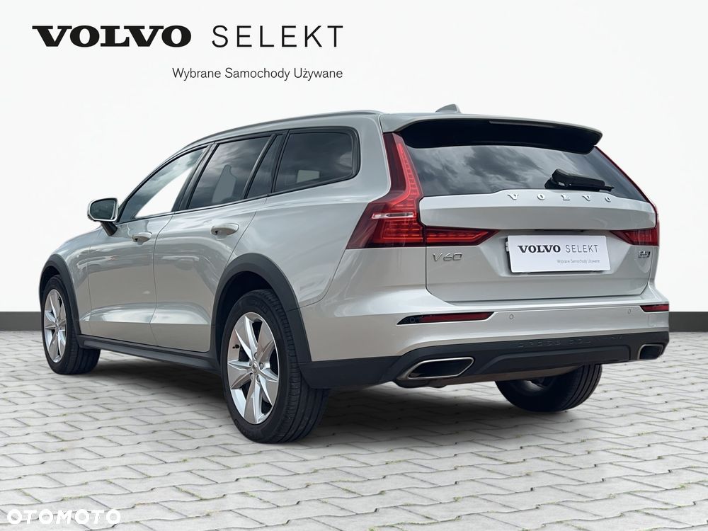 Volvo V60 Cross Country - 8