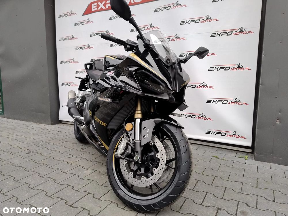 QJMOTOR SRK 800RR - 4