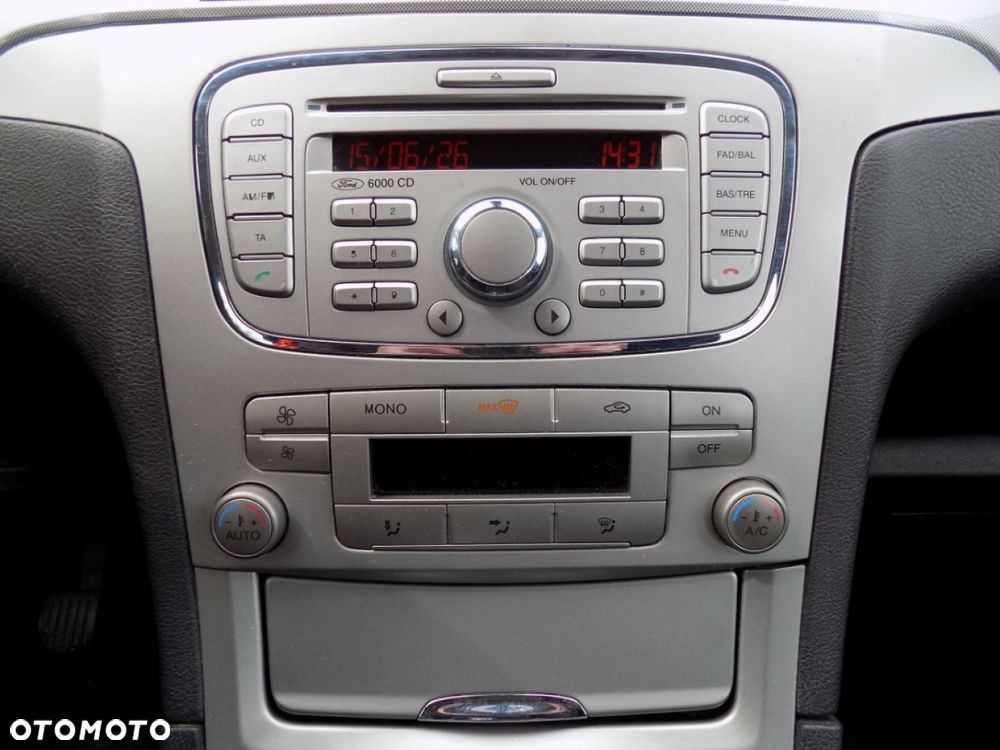 Ford S-Max - 12