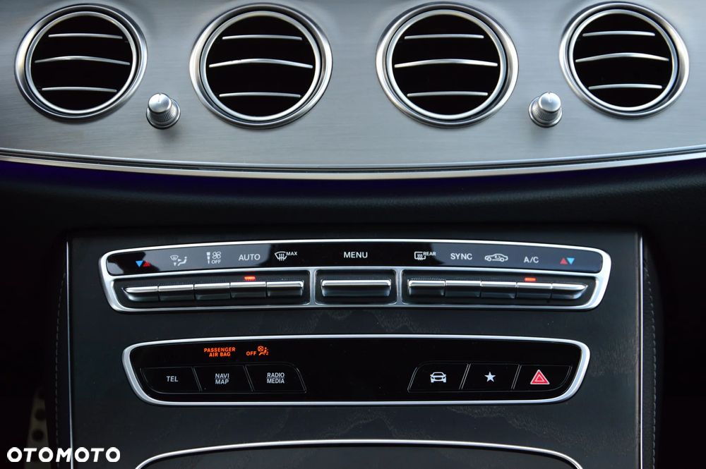 Mercedes-Benz Klasa E 220 d 4-Matic AMG - 32