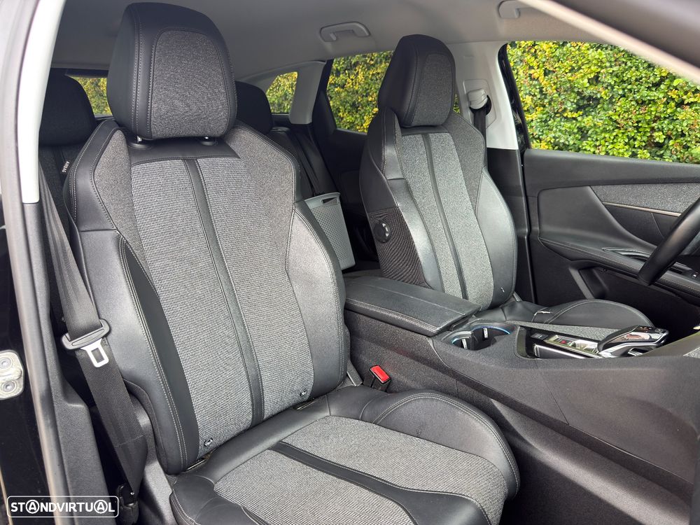 Peugeot 3008 1.2 PureTech Allure Pack EAT8 - 17