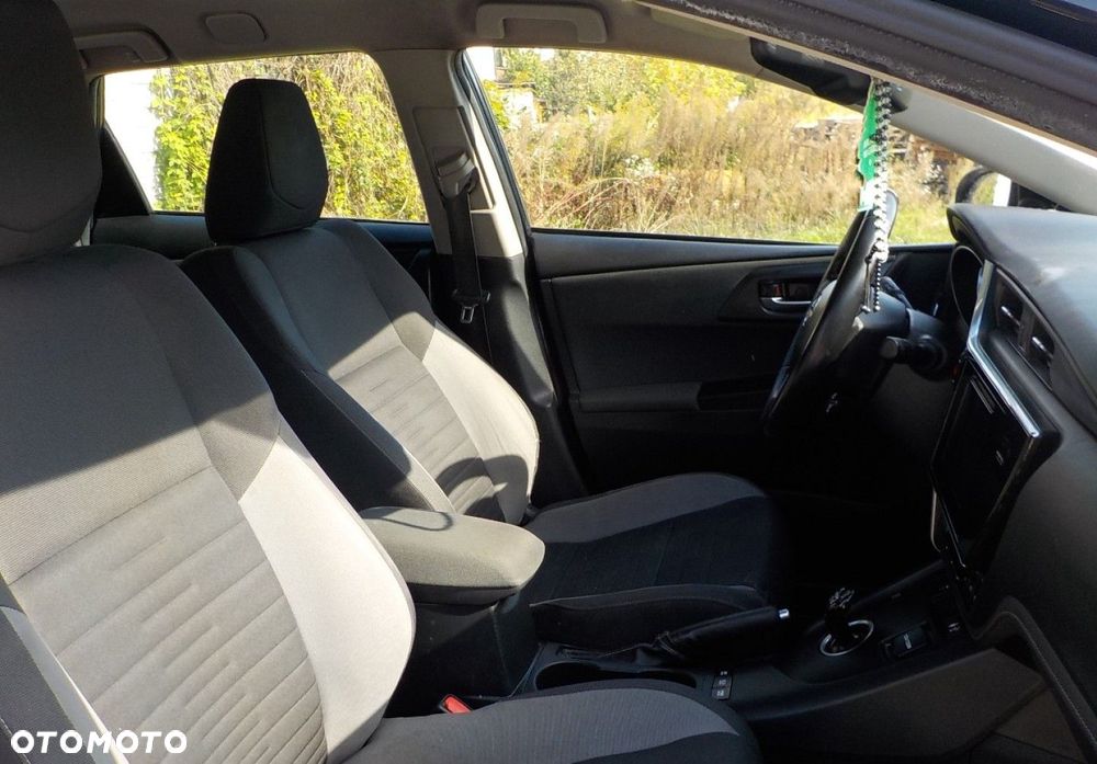 Toyota Auris - 12