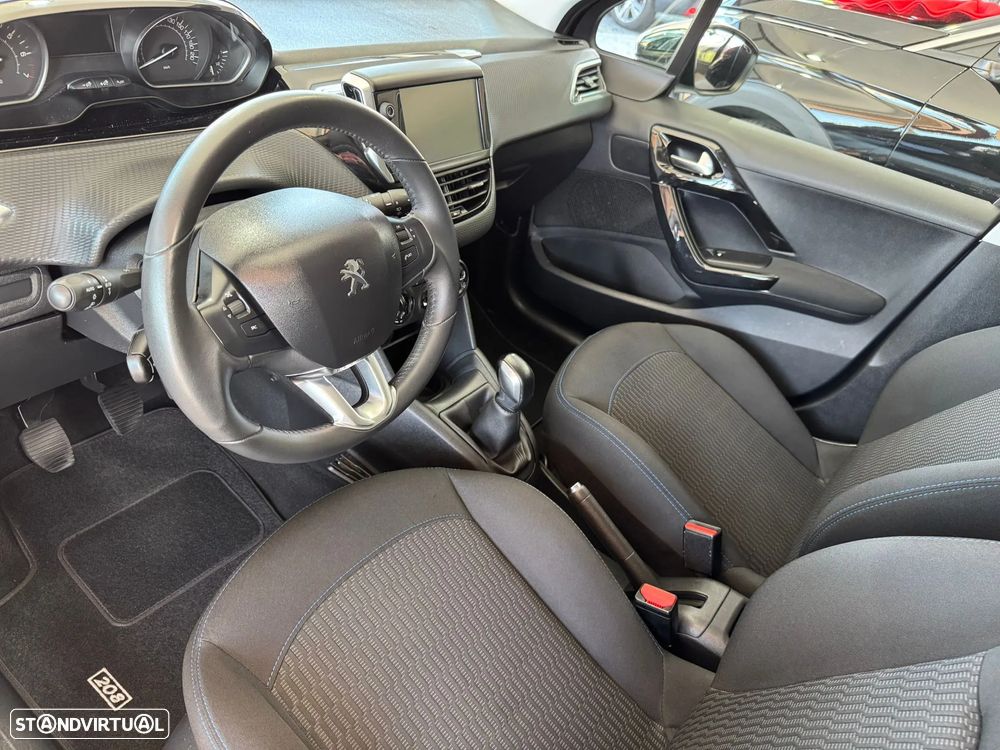 Peugeot 208 1.2 PureTech Signature - 3