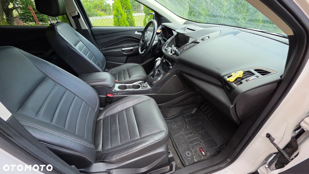 Ford Escape 2.0 EcoBoost AWD Titanium - 24