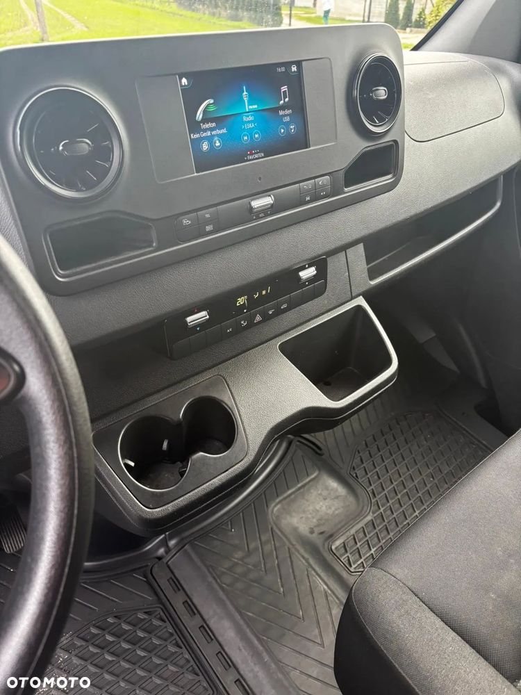 Mercedes-Benz Sprinter - 11