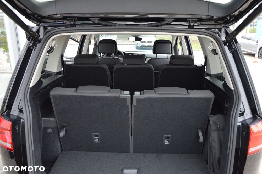 Volkswagen Touran - 23