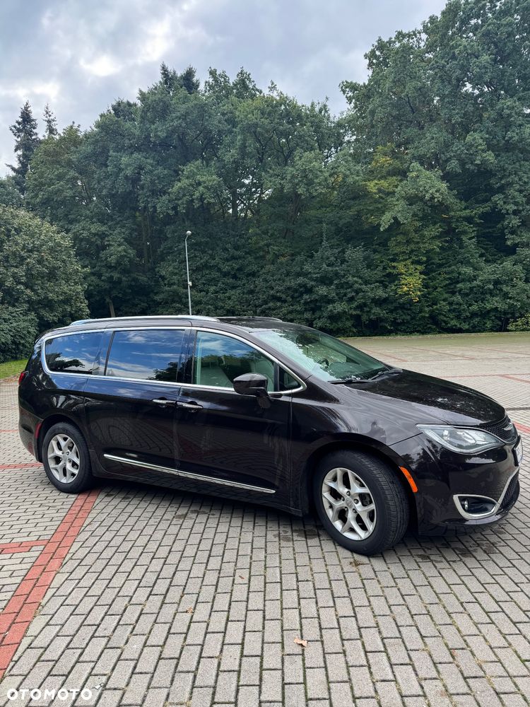 Chrysler Pacifica - 3