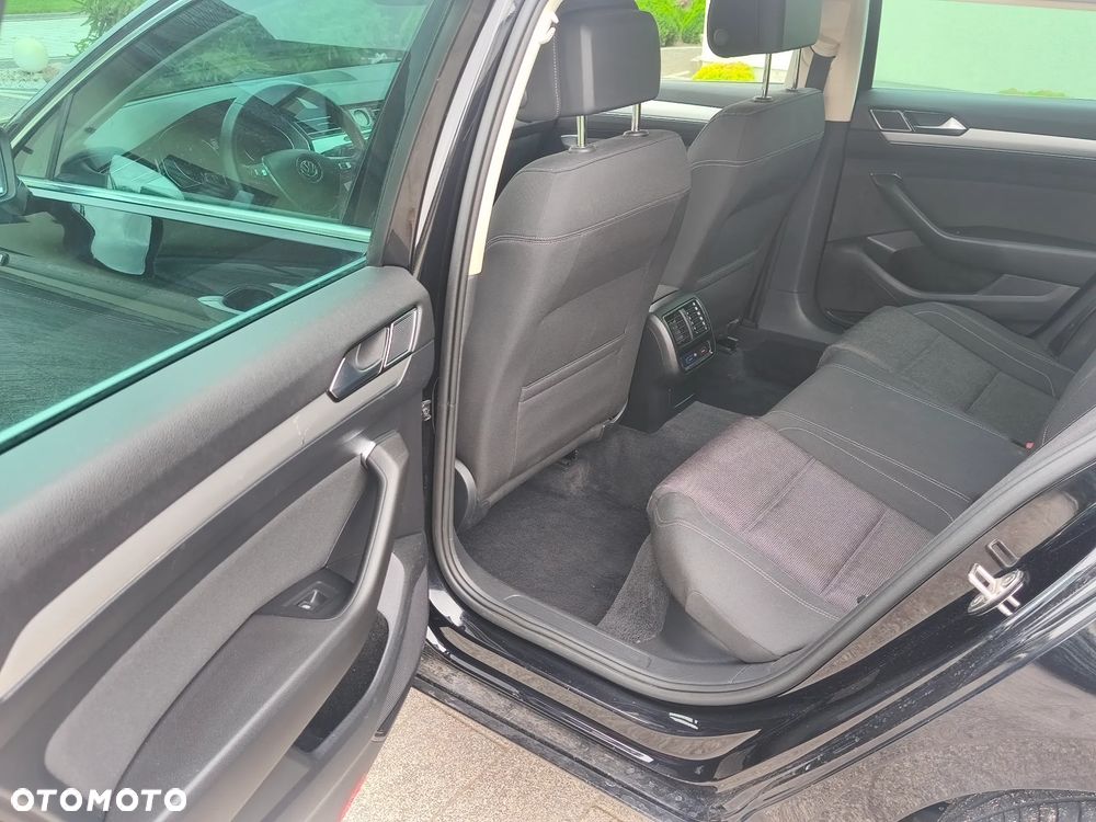 Volkswagen Passat - 17