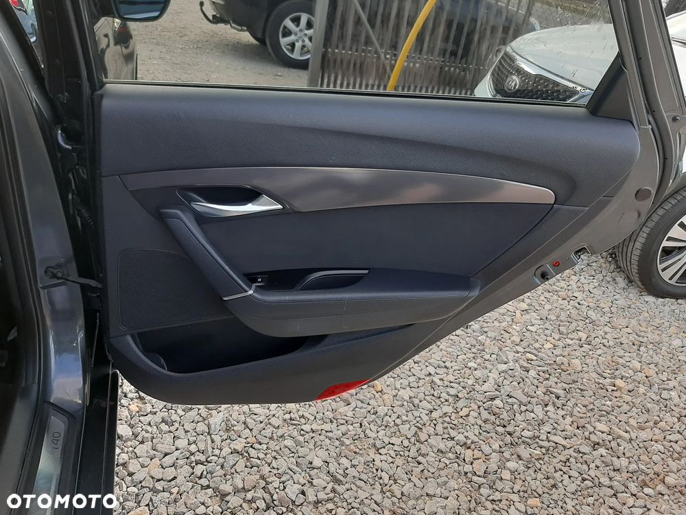 Hyundai i40 Kombi blue 1.6 Family - 29