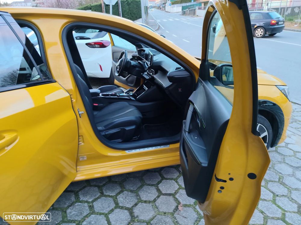 Peugeot e-208 GT - 8