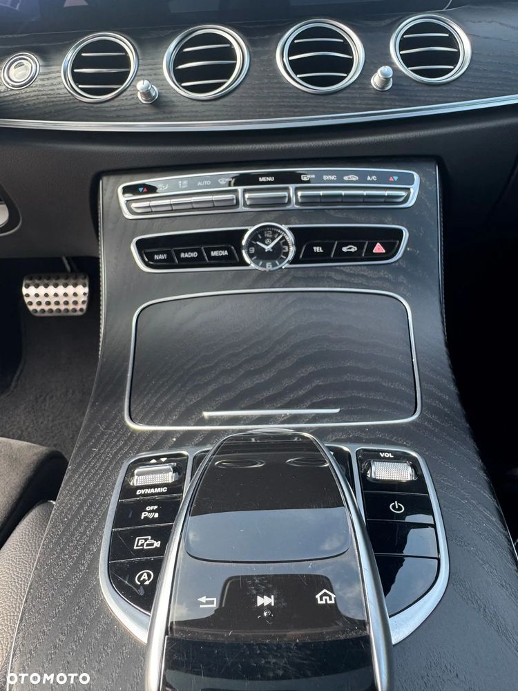 Mercedes-Benz Klasa E 220 d 4-Matic 9G-TRONIC - 10