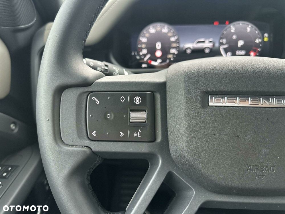 Land Rover Defender - 17