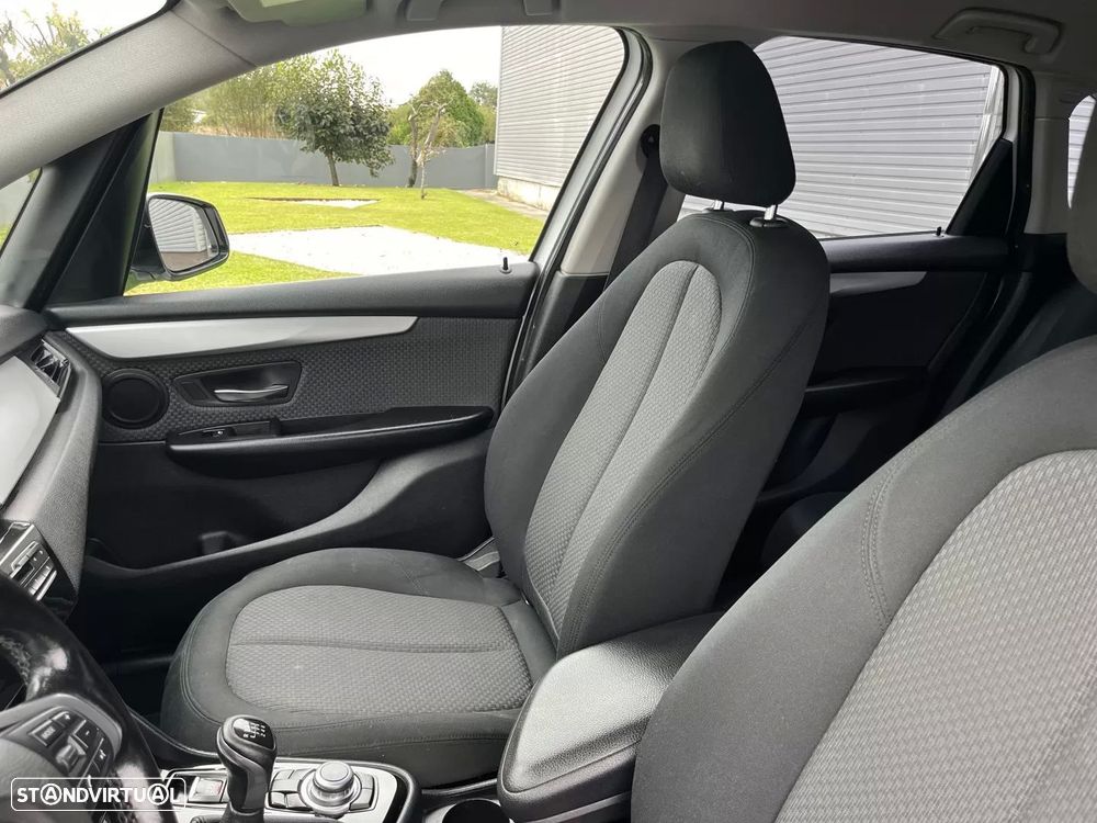 BMW 218 Active Tourer d Line Sport - 40