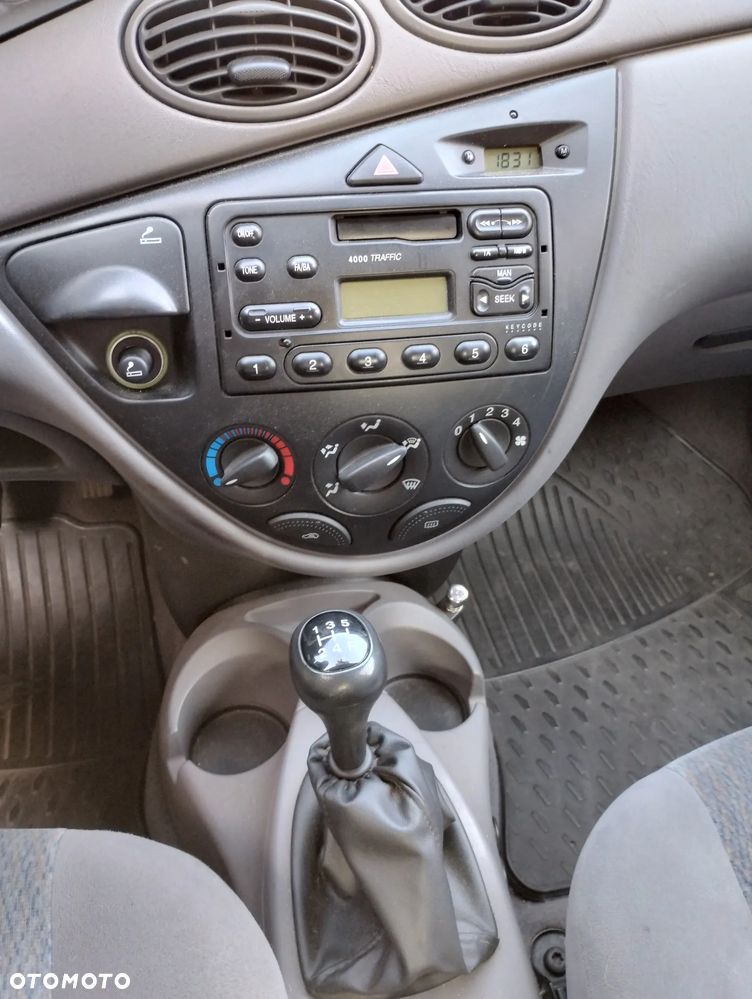 Ford Focus 1.6 Ambiente - 10