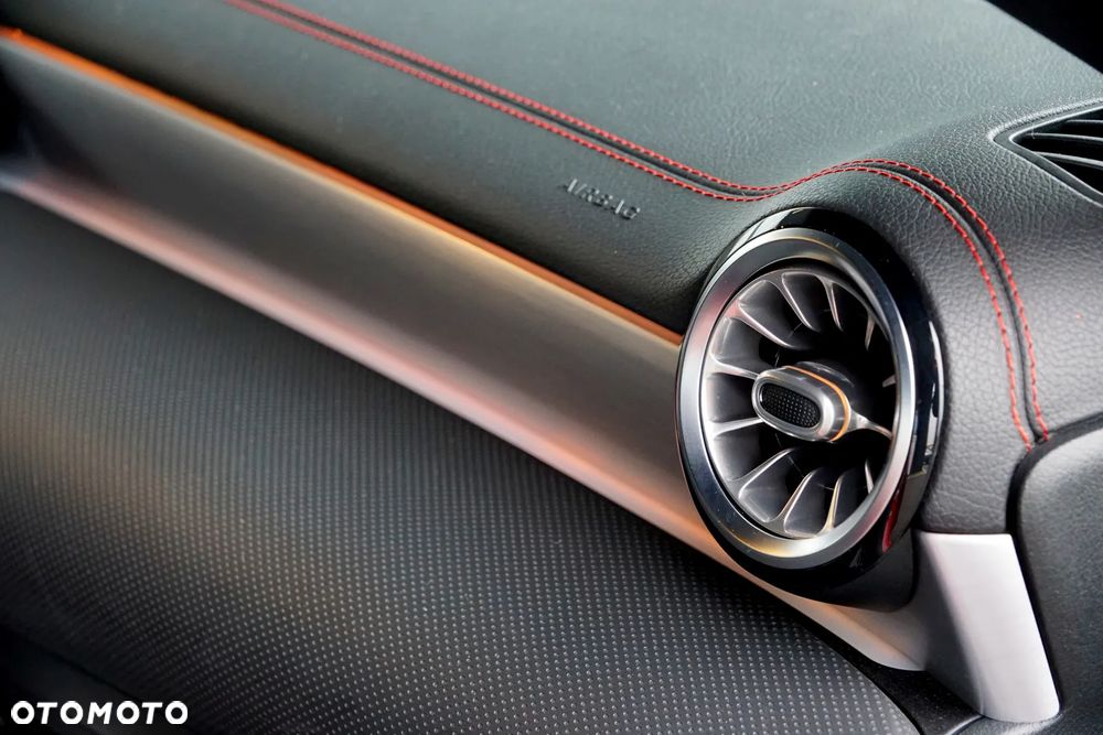 Mercedes-Benz CLA 180 7G-DCT AMG Line - 36