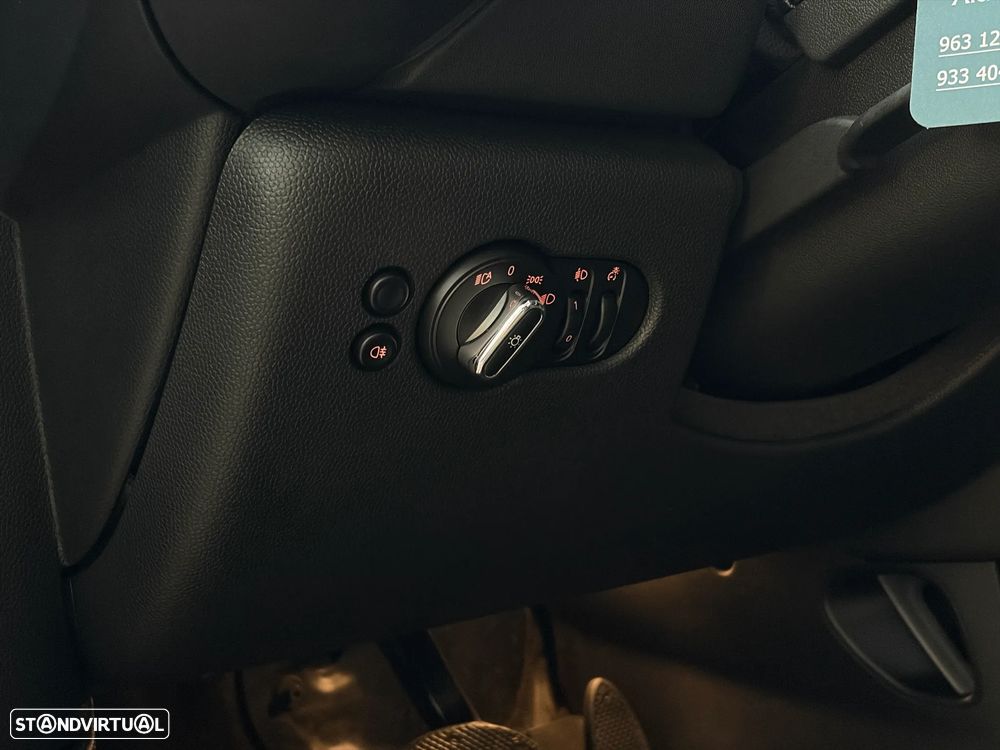 MINI 5 Portas Cooper Aut. Essential - 30