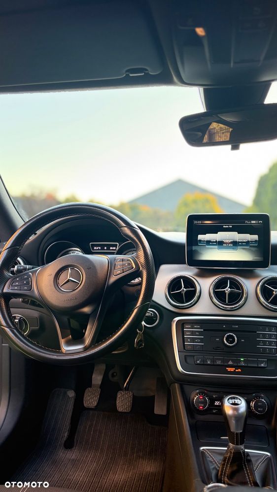 Mercedes-Benz CLA 200 Peak Edition - 12