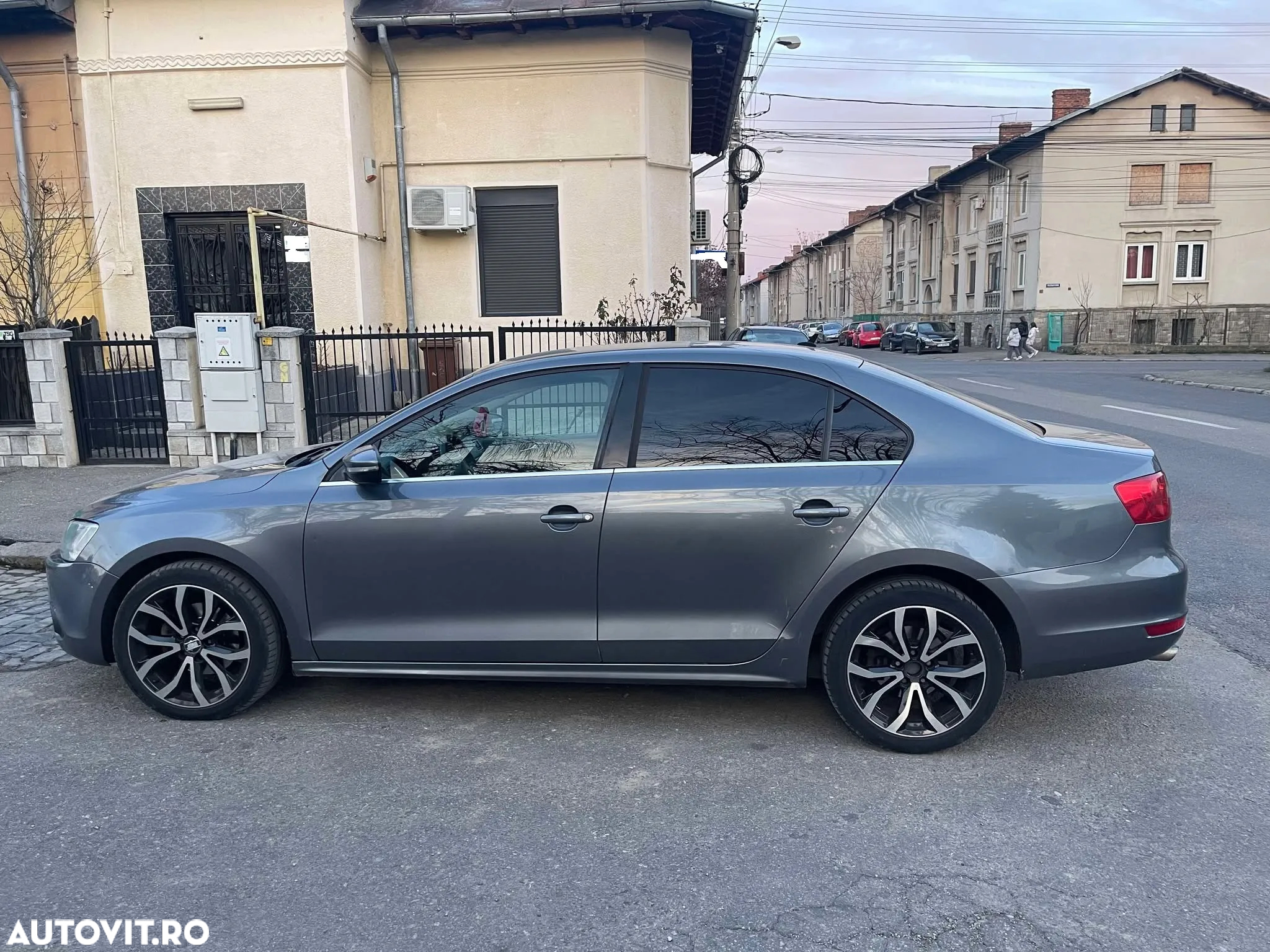 Volkswagen Jetta 2.0 TDI DPF Highline - 11
