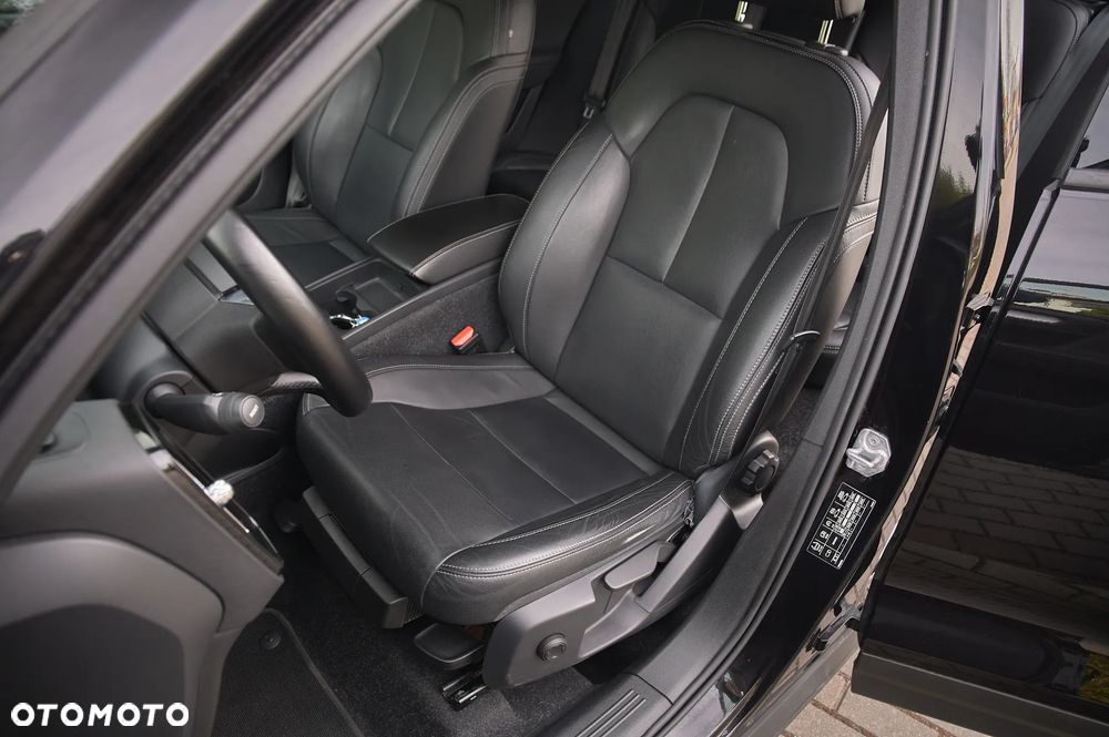 Volvo XC 40 T3 Momentum Pro - 27