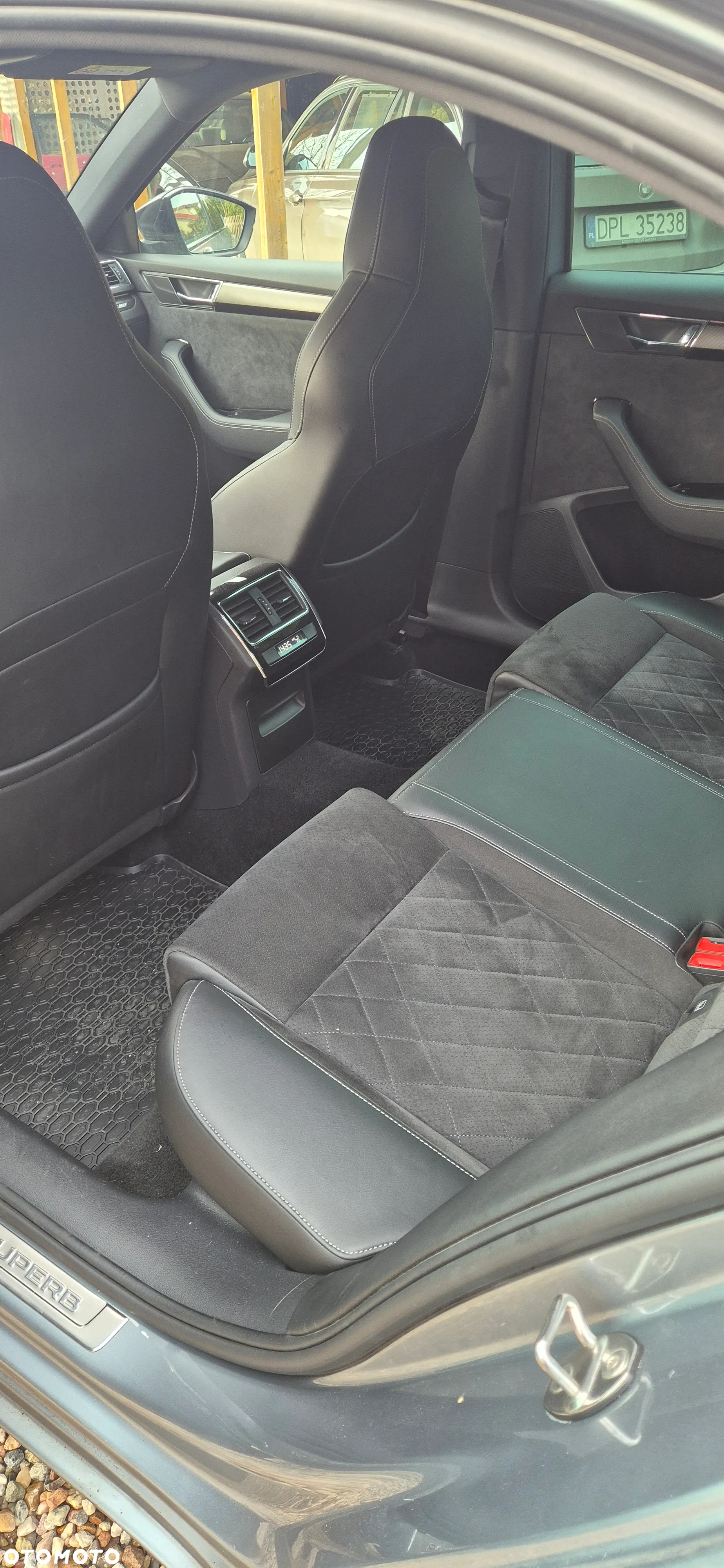 Skoda Superb 2.0 TDI Sportline DSG - 23