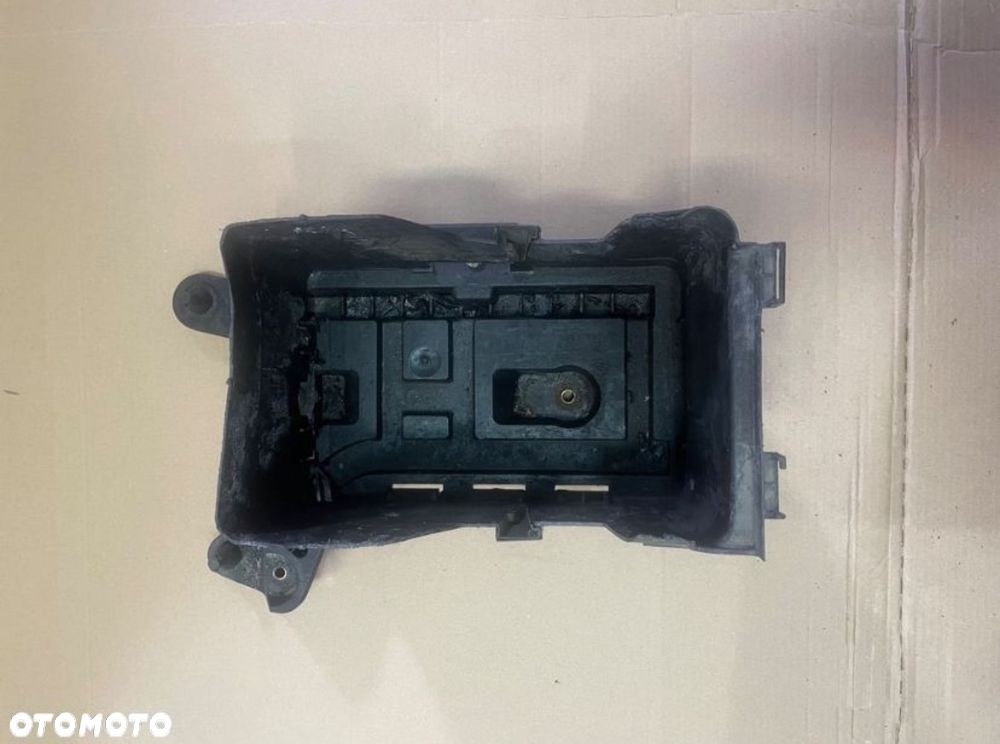 1K0915333C podstawa obudowa akumulatora vw passat b6 volkswagen