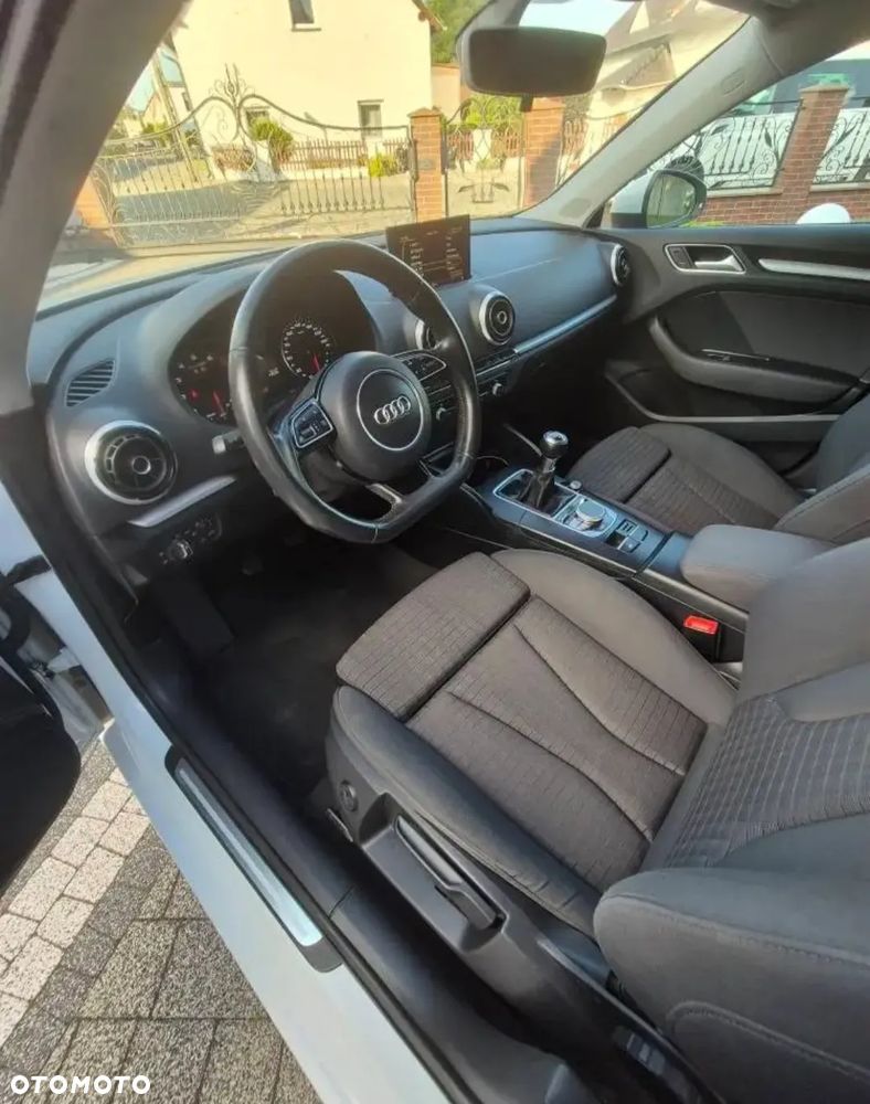 Audi A3 Sportback 1.4 TFSI Ambiente - 8