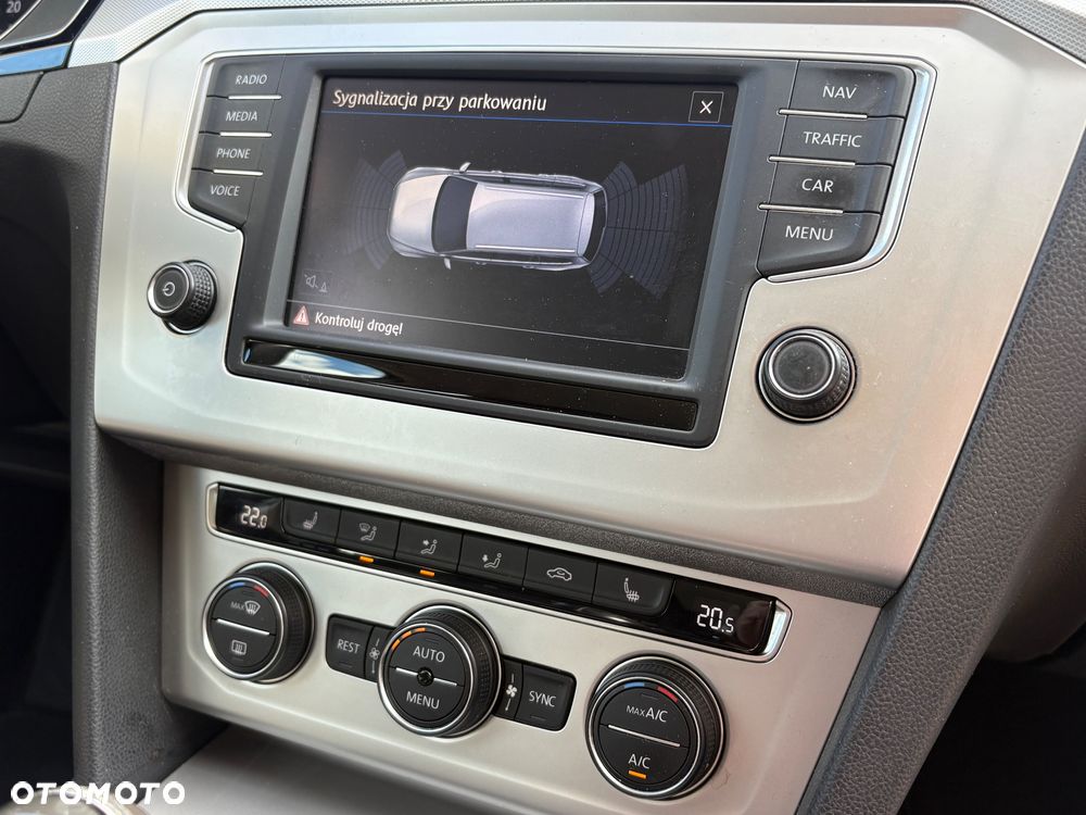 Volkswagen Passat 2.0 TDI SCR Business - 16