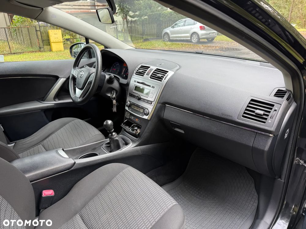 Toyota Avensis 1.6 Luna - 22
