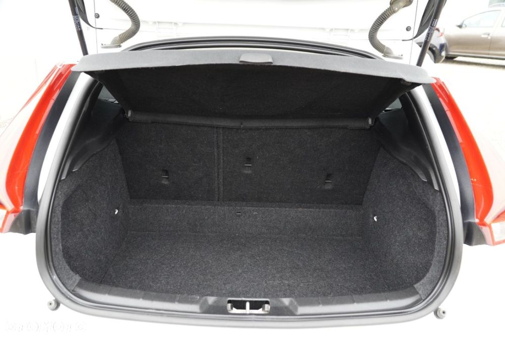 Volvo V40 T2 Geartronic Momentum - 24