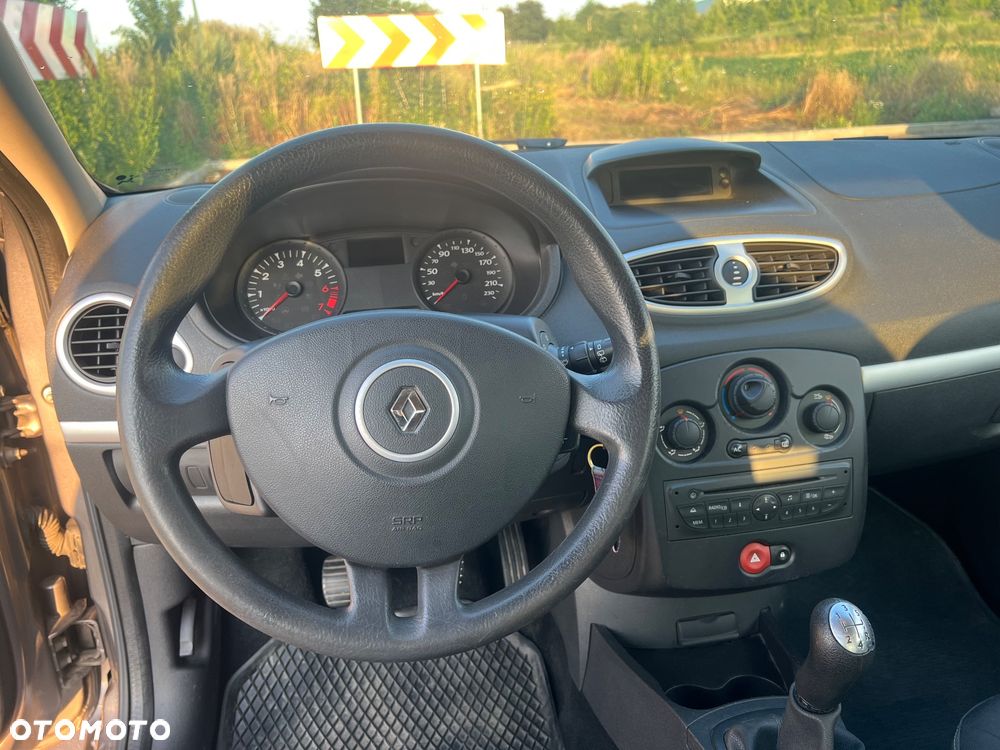 Renault Clio 1.2 16V Alize - 8
