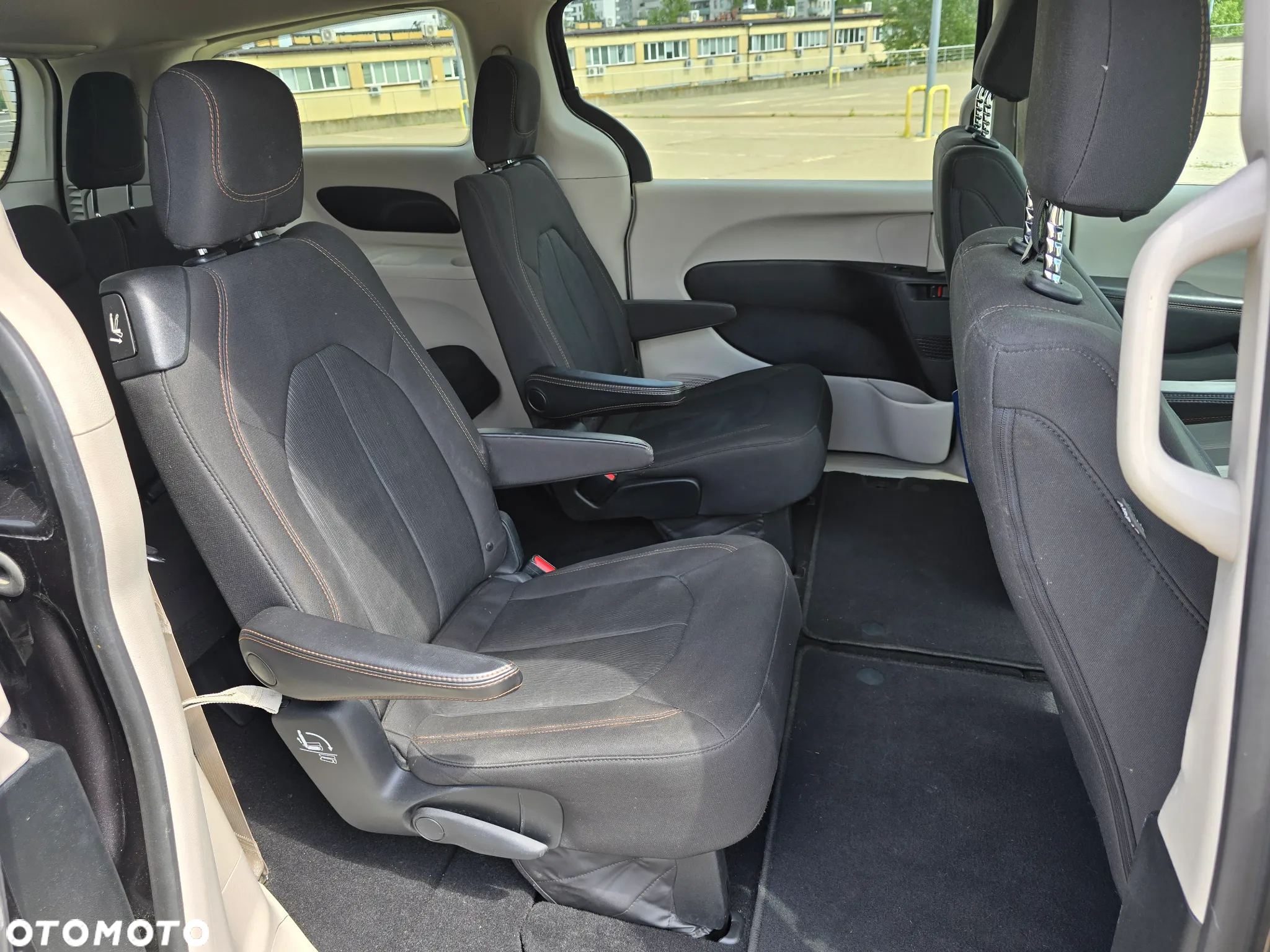 Chrysler Pacifica - 22