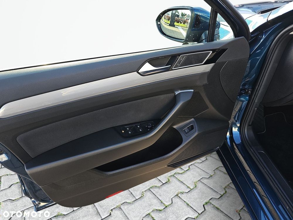 Volkswagen Passat - 13