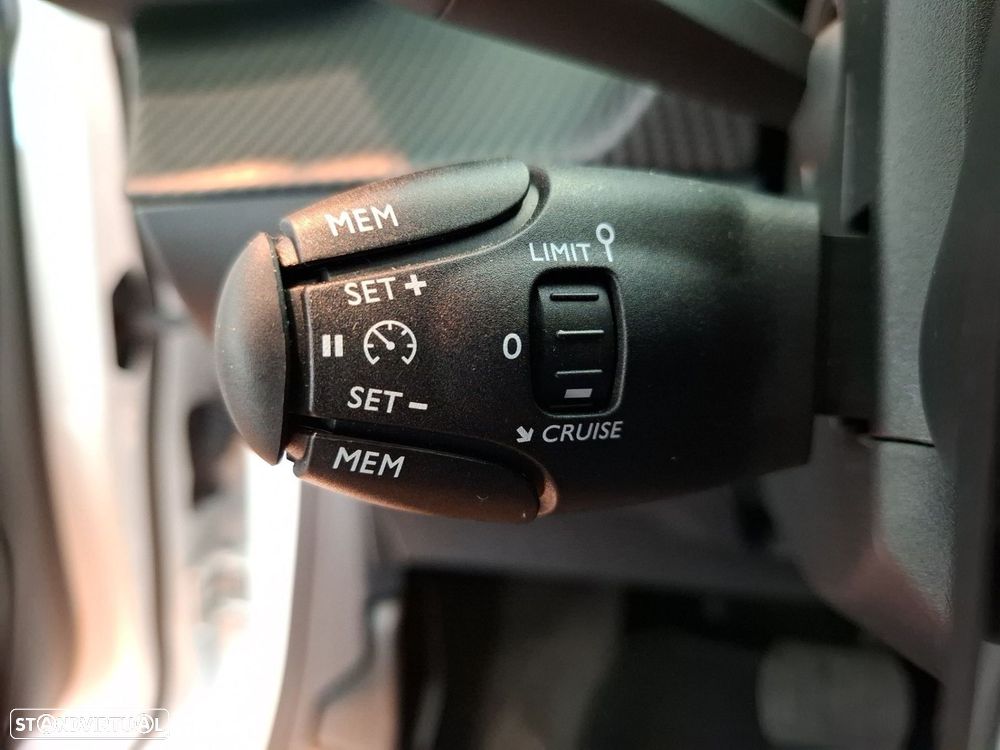 Peugeot e-208 50 kWh Allure - 18