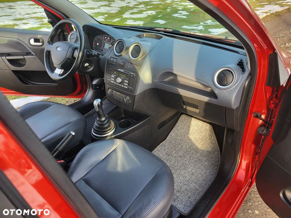 Ford Fiesta 1.6 Ghia - 17