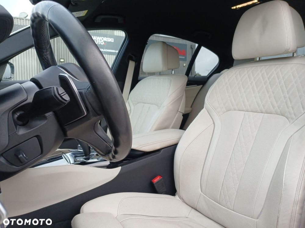 BMW Seria 5 540i xDrive M Sport sport - 19