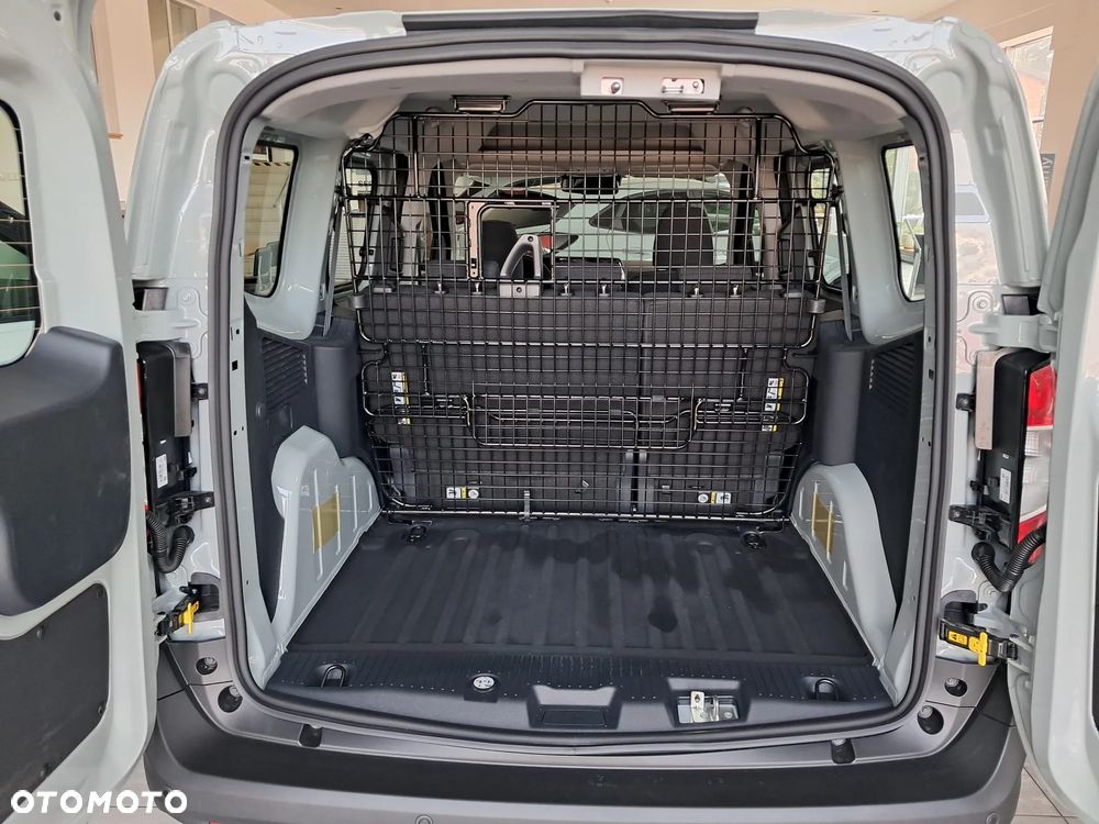 Ford Transit Courier - 18