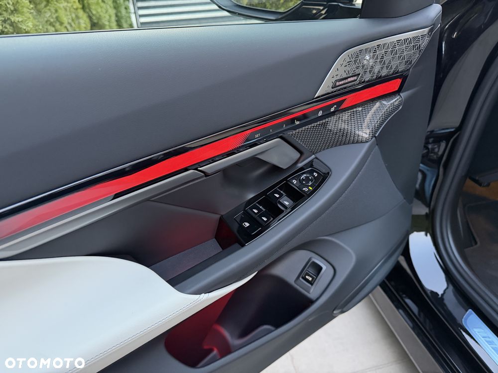 BMW Seria 5 520i mHEV - 26