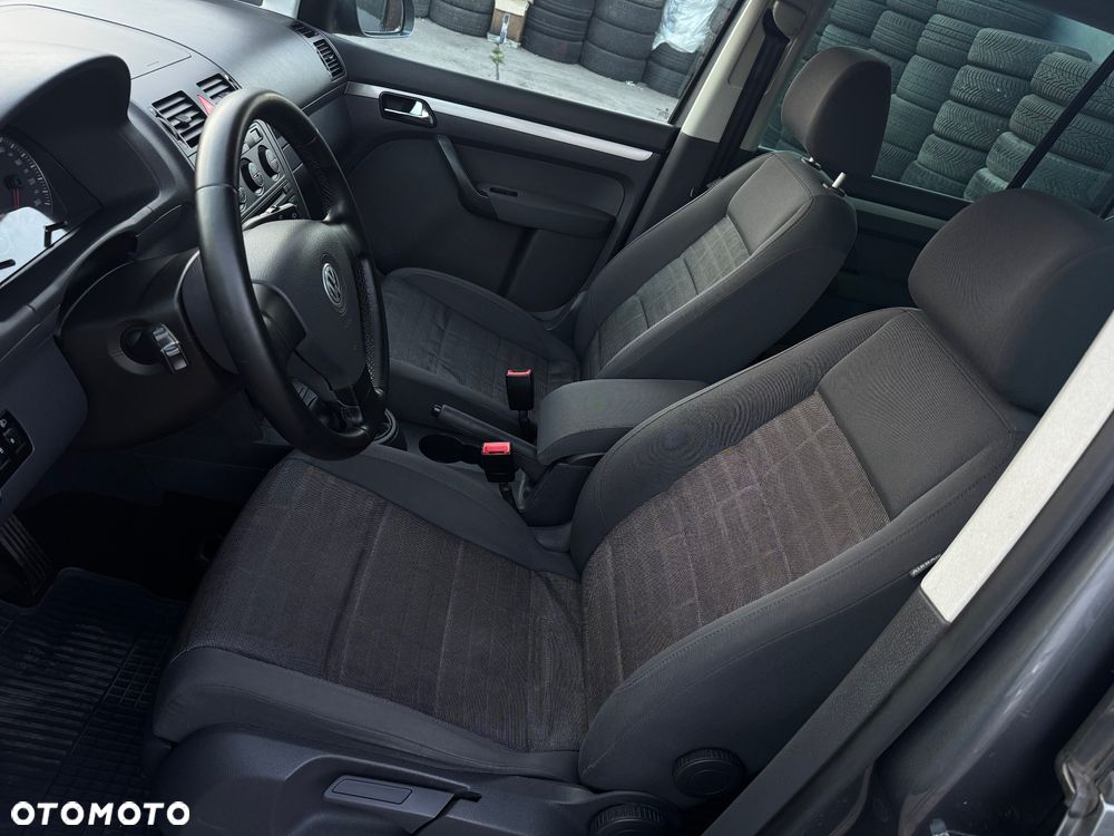 Volkswagen Touran 1.6 FSI Goal - 23