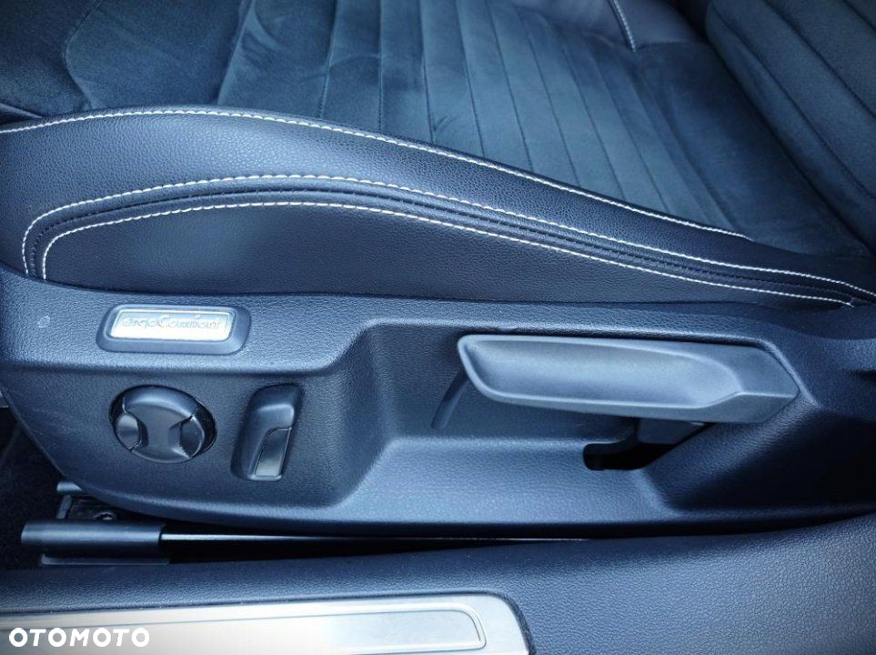 Volkswagen Passat - 12