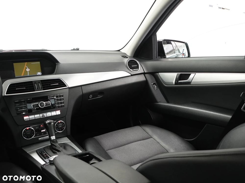 Mercedes-Benz Klasa C 200 (BlueEFFICIENCY) 7G-TRONIC Avantgarde - 36