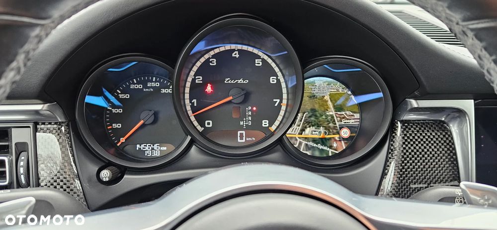Porsche Macan Turbo - 32