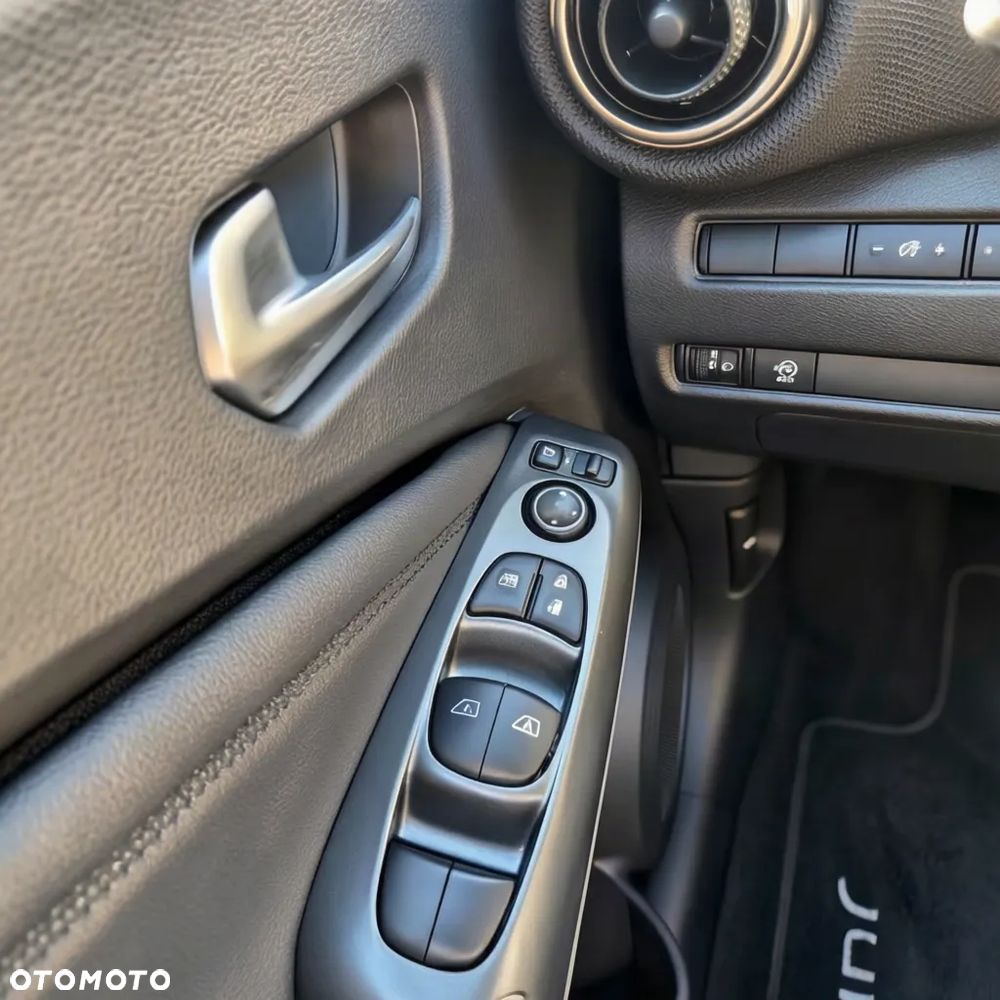 Nissan Juke 1.0 DIG-T N-Connecta DCT - 18